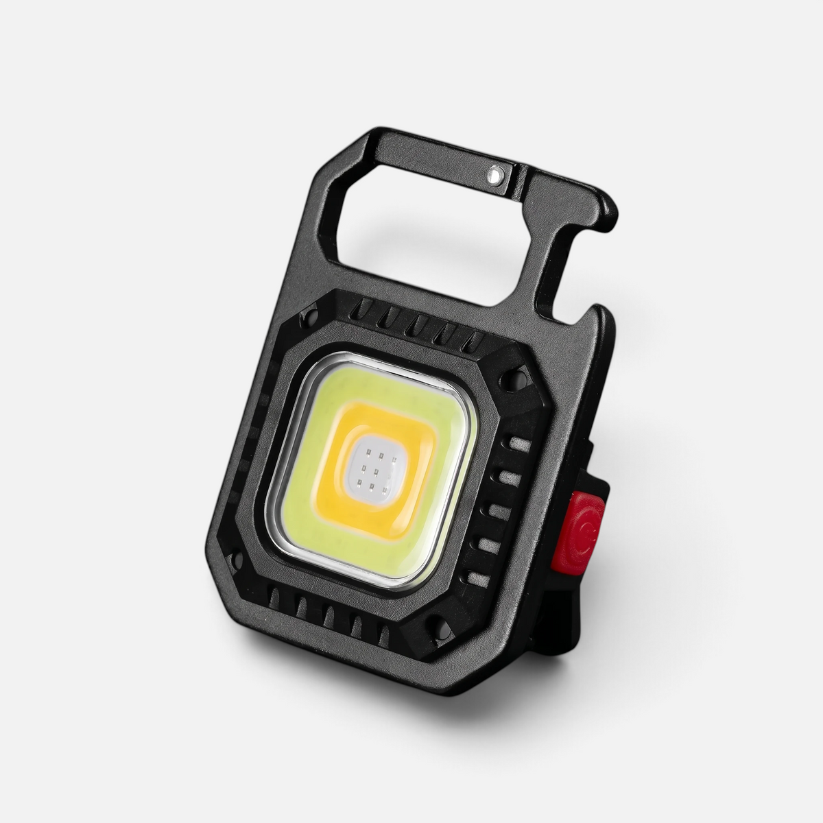 Mini LED-lommelykt med 800 lumen og innebygd magnet, sett forfra.